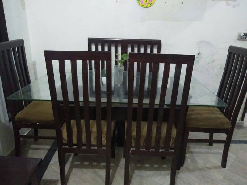 only 6 month used diningtable in very good condition 30,000 1
