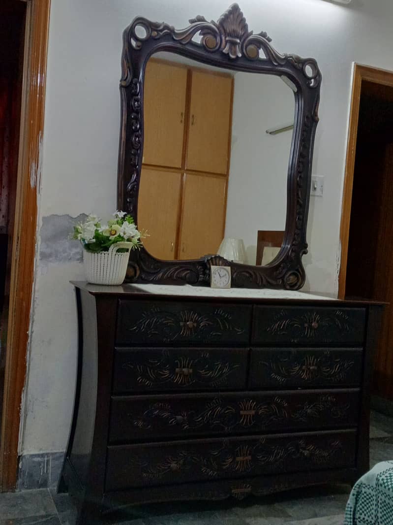 Wooden dresser with huge looking glass 4