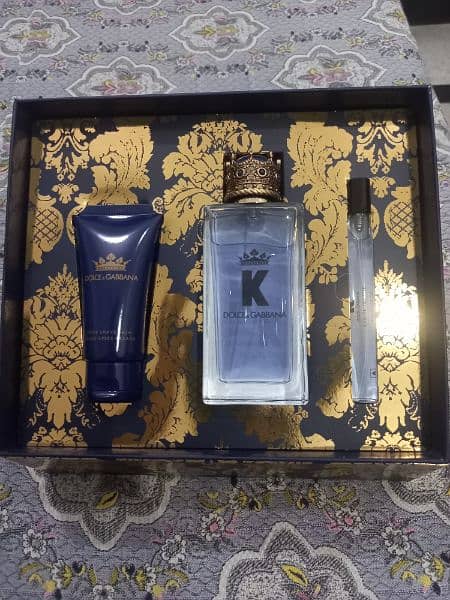 Hugo boss black , D&G King orignal gift sets perfumes 3