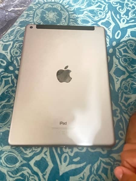 ipad 6gen 32gb like new condition with box 2