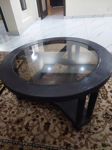 round table perfect for a small lounge 1