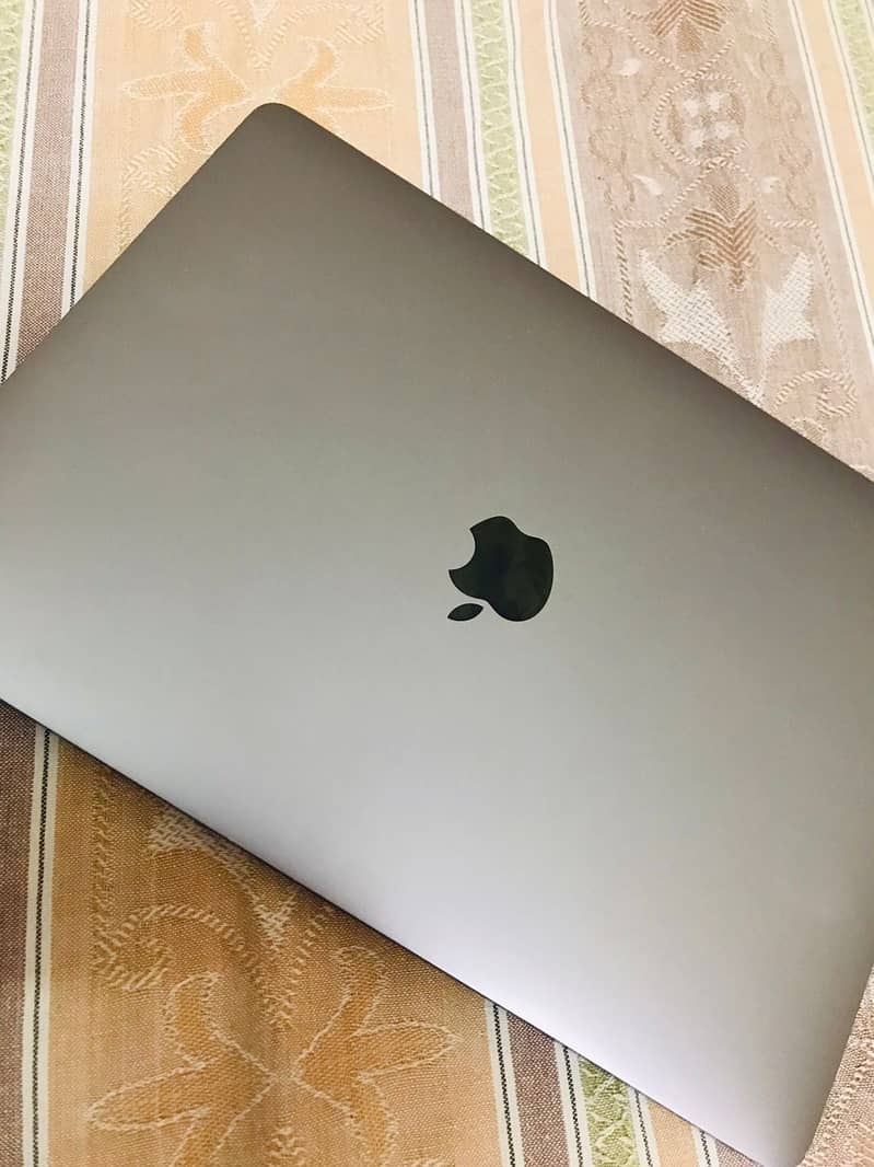 Macbook pro 2019 16gb 512gb with touch bar 13 inch's 2