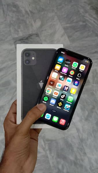 Iphone 11 with box | factory unlock | 64gb | 93 BH | 10/10 condition 1