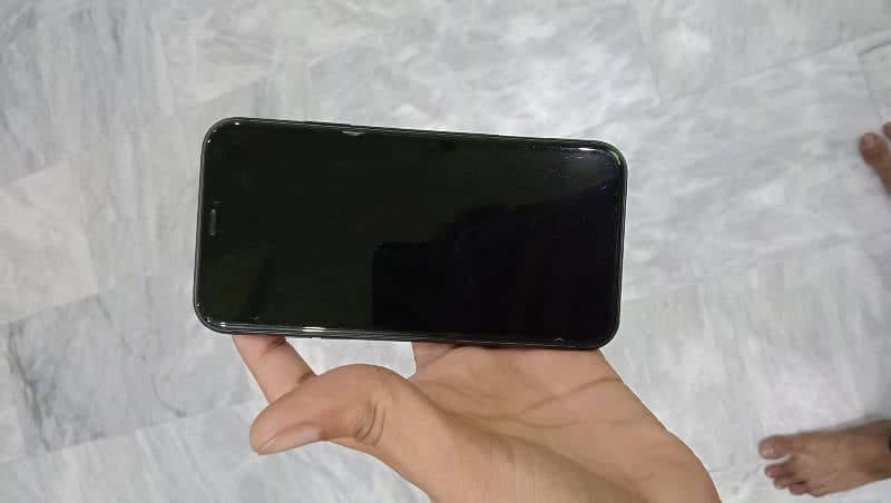 Iphone 11 with box | factory unlock | 64gb | 93 BH | 10/10 condition 3