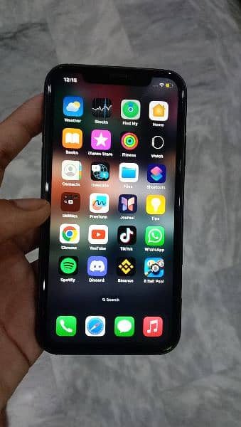 Iphone 11 with box | factory unlock | 64gb | 93 BH | 10/10 condition 10