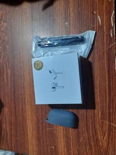 AIRPODS PRO 2 with cover and cleaning kit