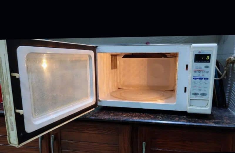 Dawlance Microwave Oven DW 180G 4