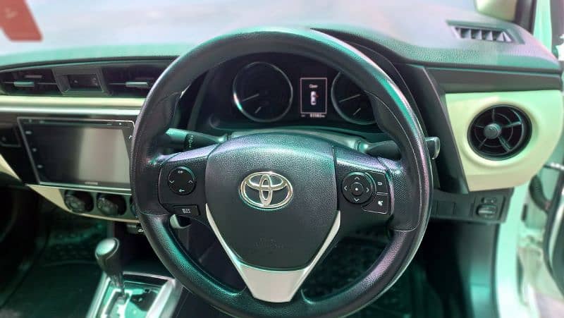 Toyota Corolla Altis 2017 1