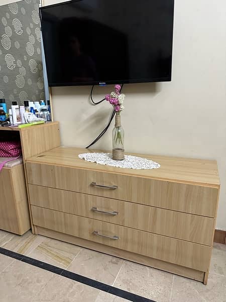 Bed set Console and wardrobe for sale 6