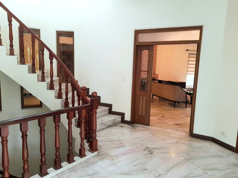 3 Kanal Beautiful House Available For Silent Office & Beautiful Location 12