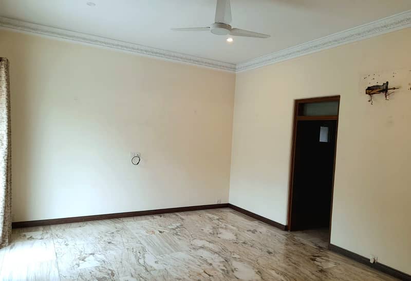 3 Kanal Beautiful House Available For Silent Office & Beautiful Location 22