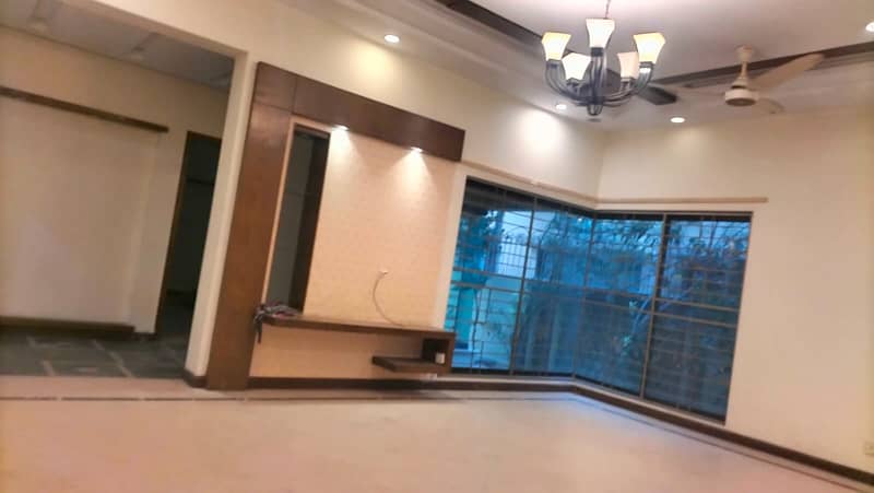 Kanal House At Prime Location For Rent IN DH 11