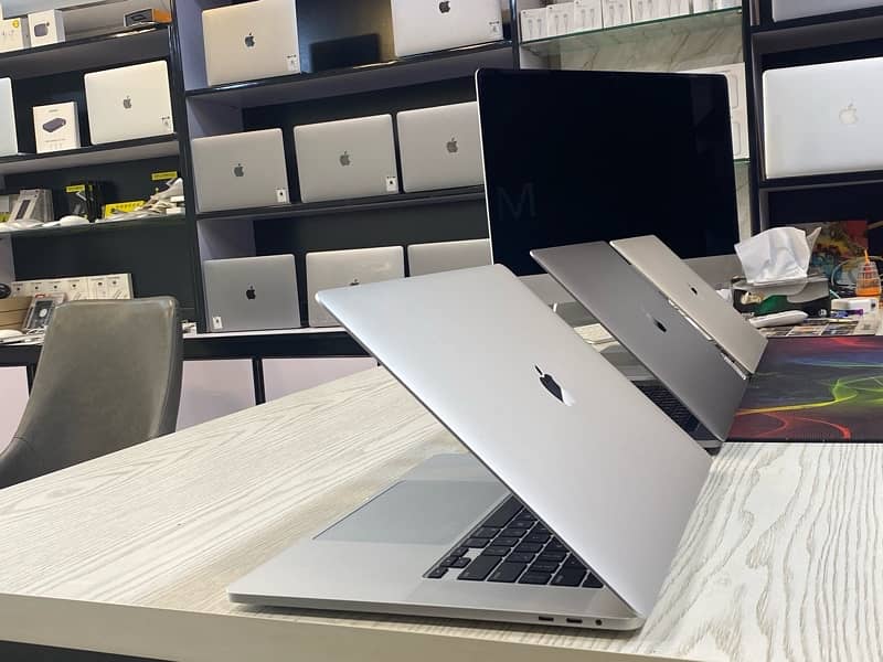 15” MacBook Pro 2018 i7 16/512 6