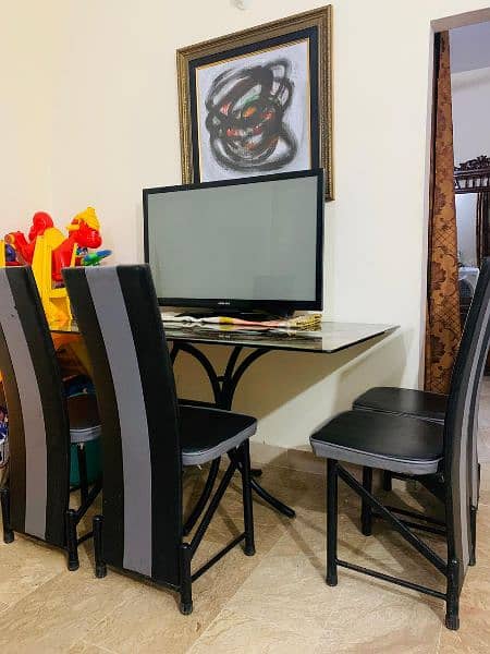 dining table for sell with 6 chairs 1