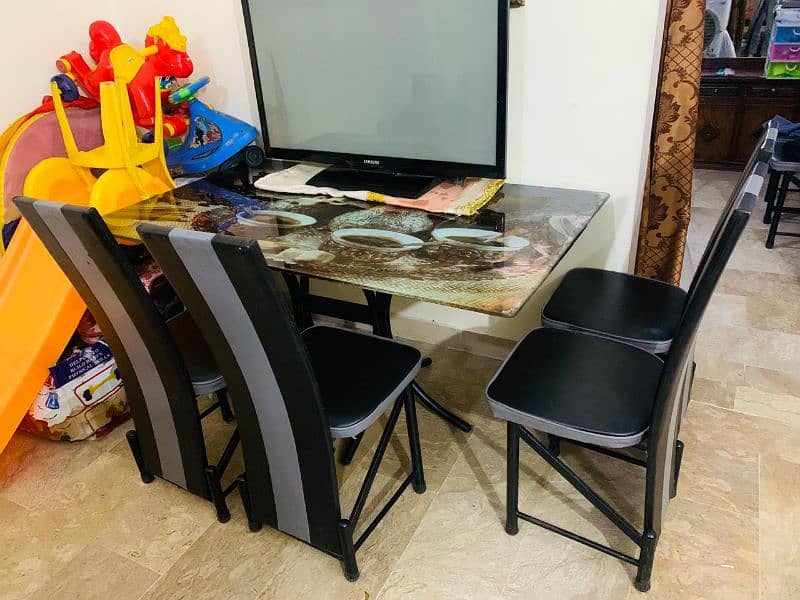 dining table for sell with 6 chairs 2