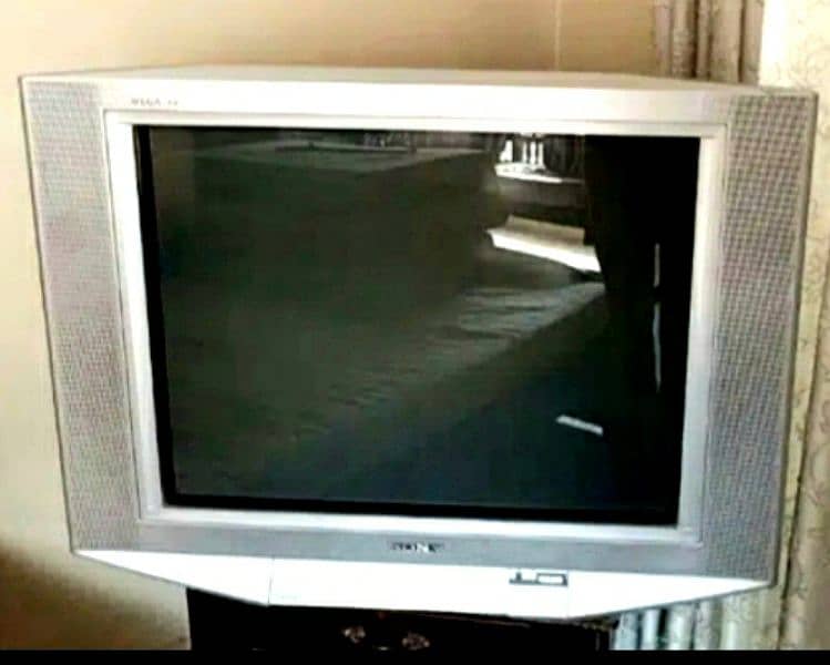 2  '21' inch tv brand Sony and LG 6