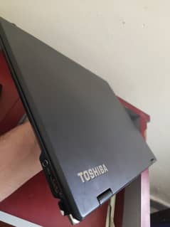 Toshiba core i5 8th (16 GB 250 gb)