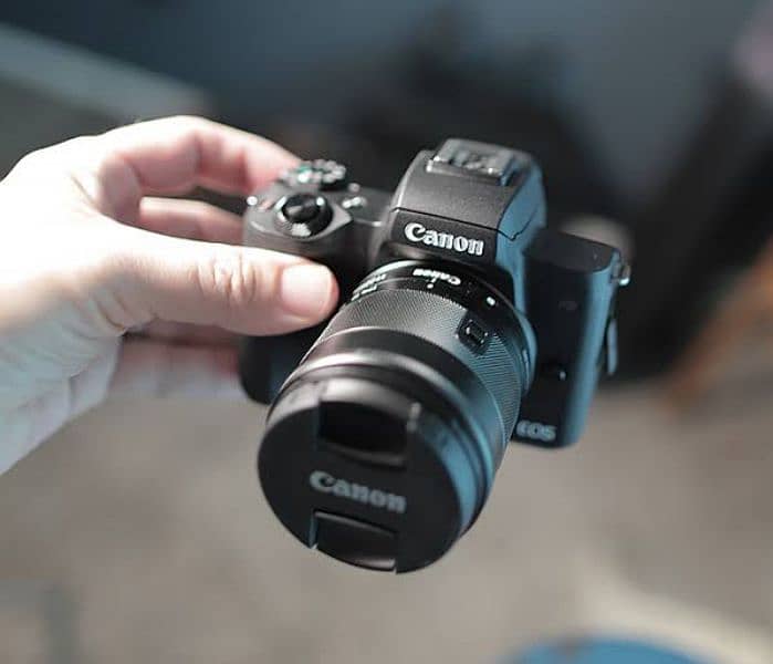 Canon Eos M50 for sale new condetiin 1