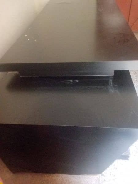 office table in good condition 03221728755 2