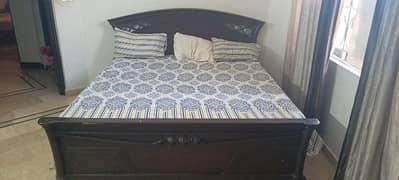 bouble size old bed