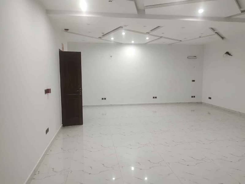 4 Marla commercial Floor available for rent in dha Phase 6 Main Boulevard. 2