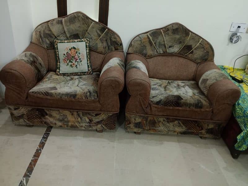 2 single bed and 5 seater sofa in very good condition 2