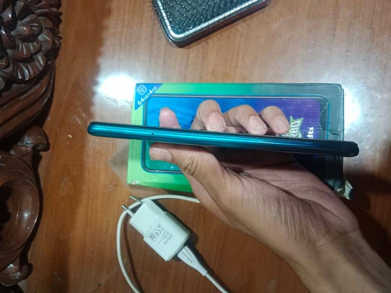 Infinix hot 9 play 4/64  with original charger and box 1