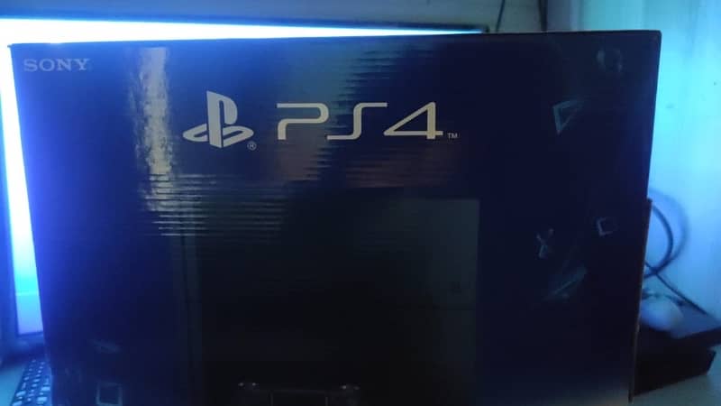 PS4 1 TB with 2 controllers, Box and TEKKEN 7 1