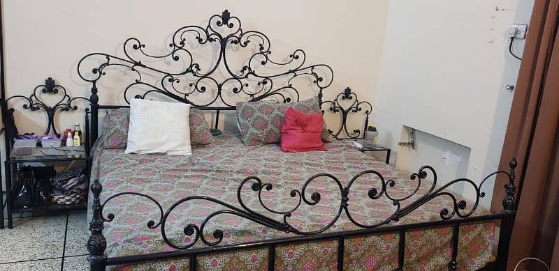 Bed Set With Dressing 1