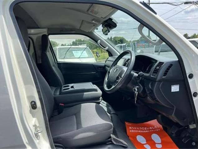 Toyota Hiace 200 Baksa 2019 DX 8