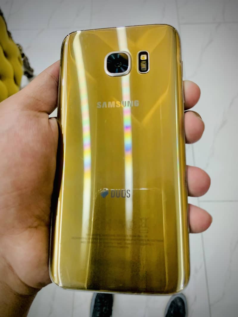 Samsung Galaxy S7  (4/32) New Condition 10/10 1