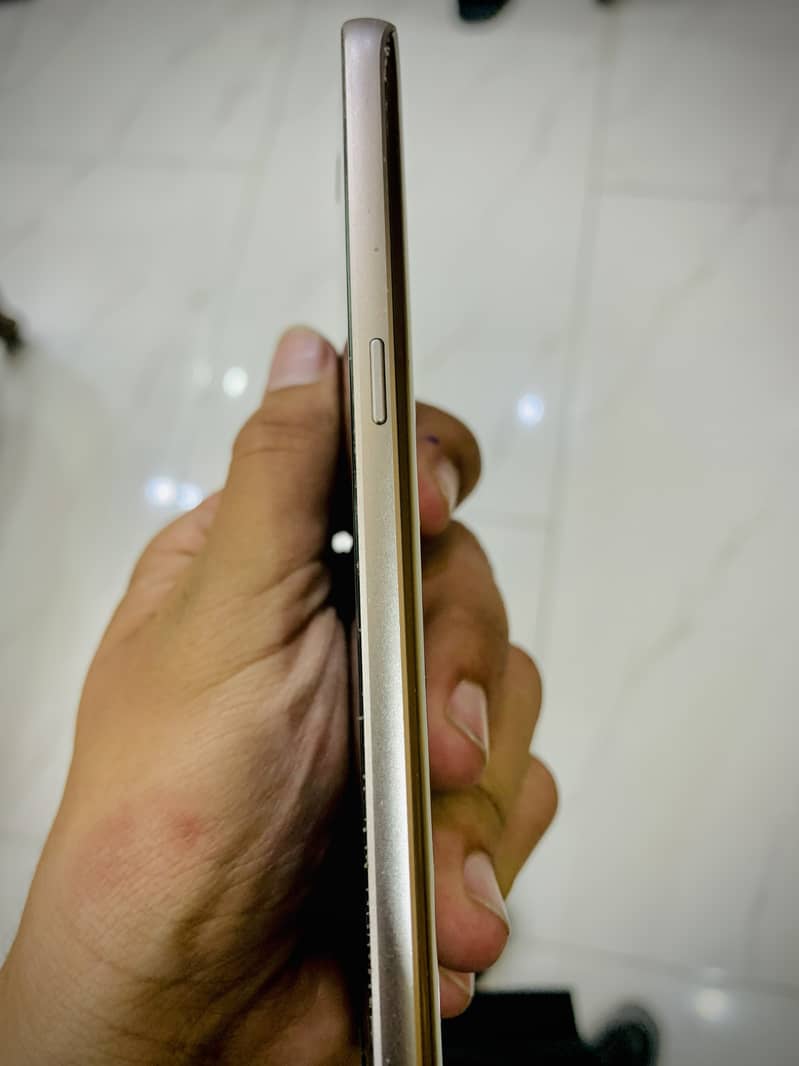 Samsung Galaxy S7  (4/32) New Condition 10/10 5
