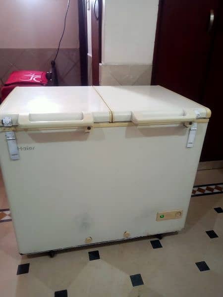 Double door Haier deep freezer with genuine gas and condition. 3