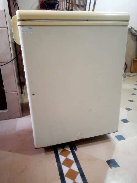 Double door Haier deep freezer with genuine gas and condition. 4