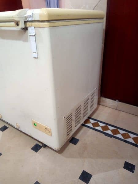 Double door Haier deep freezer with genuine gas and condition. 5