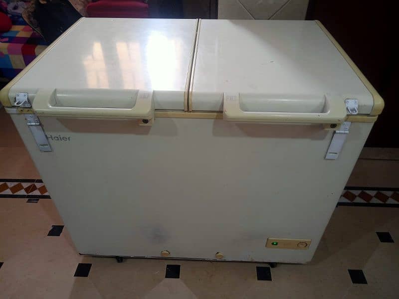 Double door Haier deep freezer with genuine gas and condition. 6