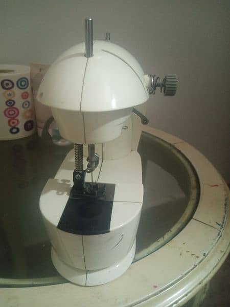 Mini Sewing Machine almost New 4