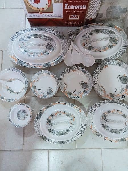 Melamine dinner set 74 peices 0