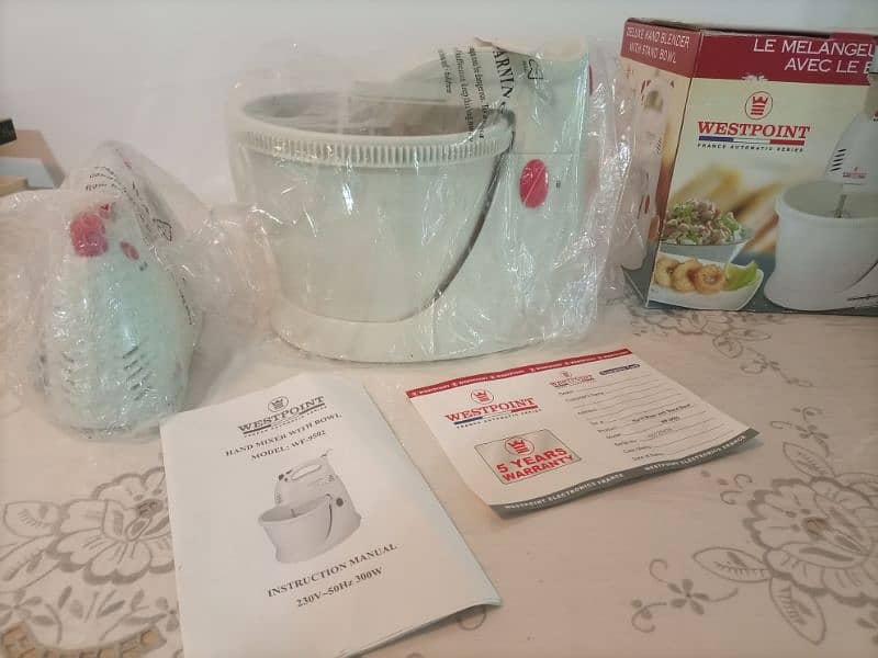 Almost Brand New West point Hand Mixer with Bowl 2