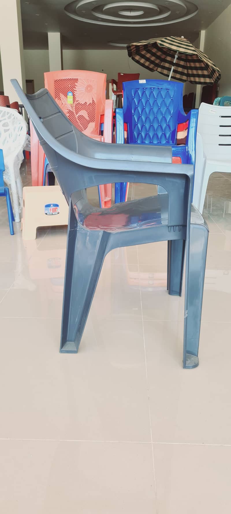 Full Plastic Chair Solid Material Boss Brand 2