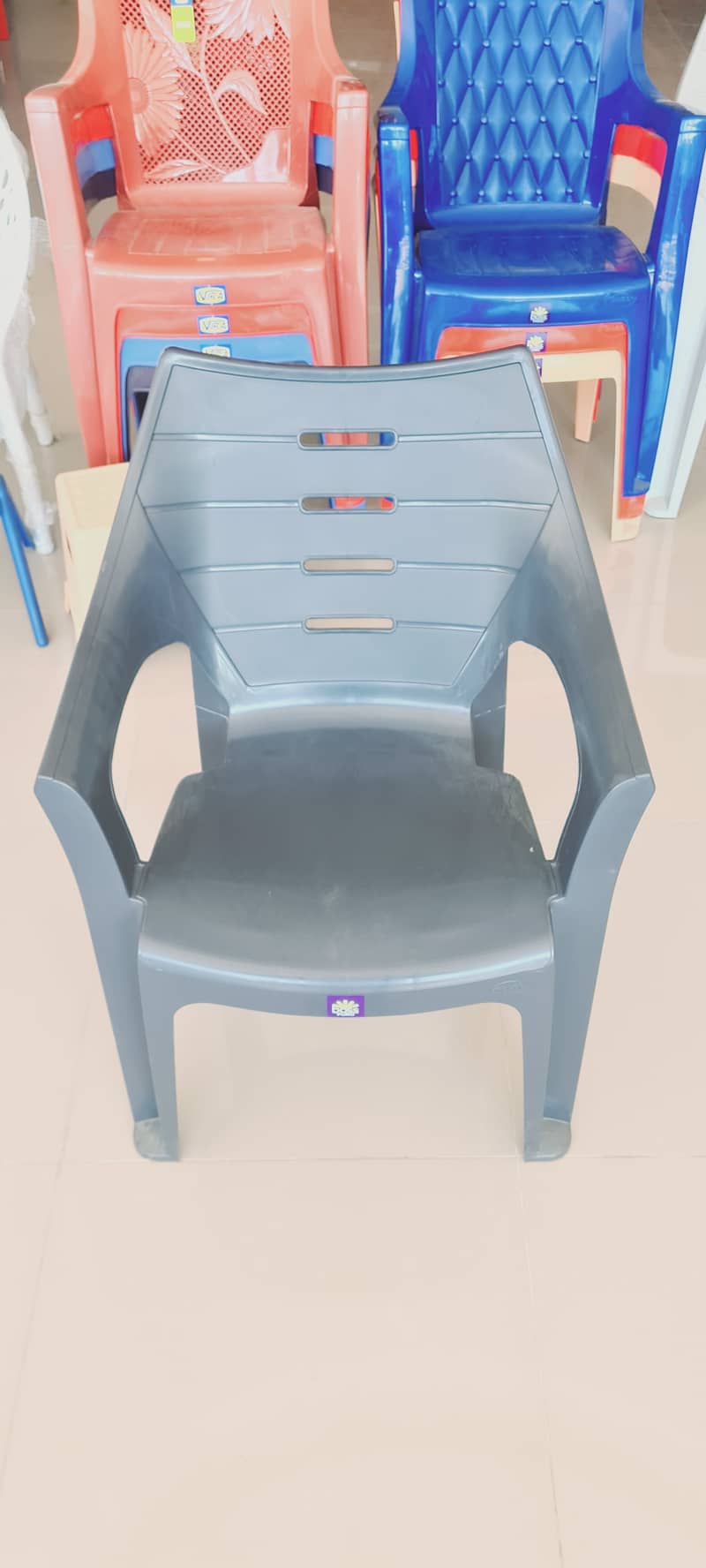Full Plastic Chair Solid Material Boss Brand 3