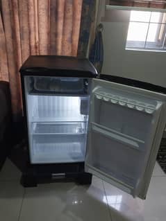 Haier mini fridge hr-132b