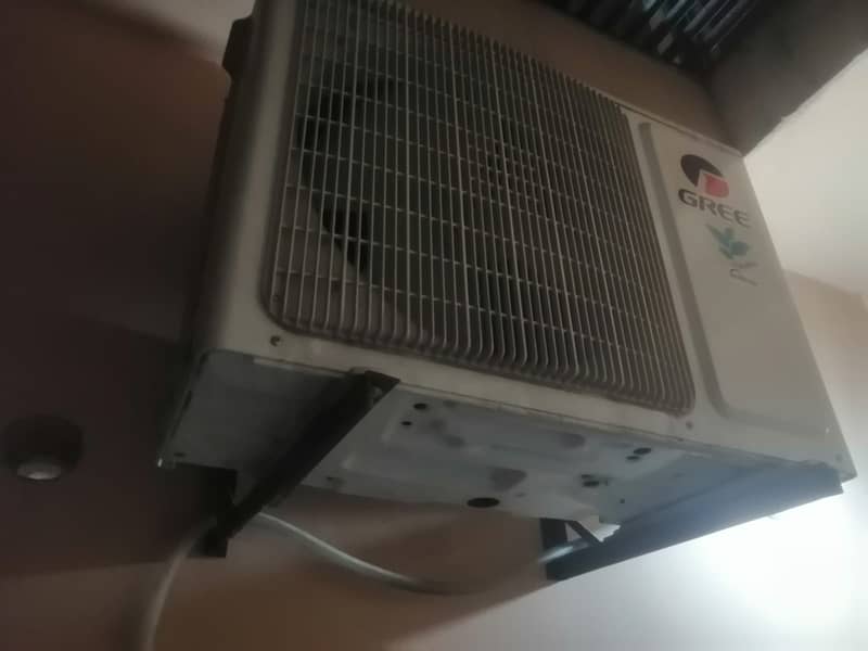 Inverter AC 1.5 ton Gree Fairy Series (In Brand New Condition) 1