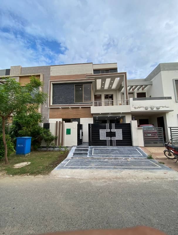 5 Marla Beautiful TWO SIDE OPEN FRONT AND BACK PARK HOUSE IS AVAILABLE FOR SALE 1