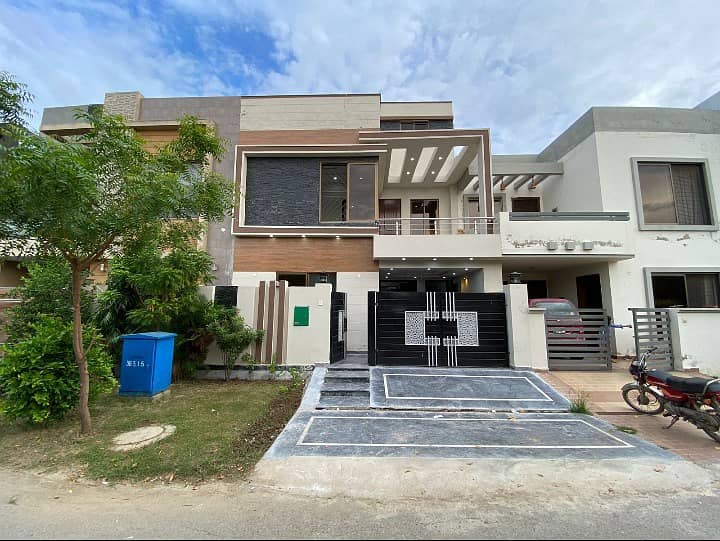 5 Marla Beautiful TWO SIDE OPEN FRONT AND BACK PARK HOUSE IS AVAILABLE FOR SALE 2