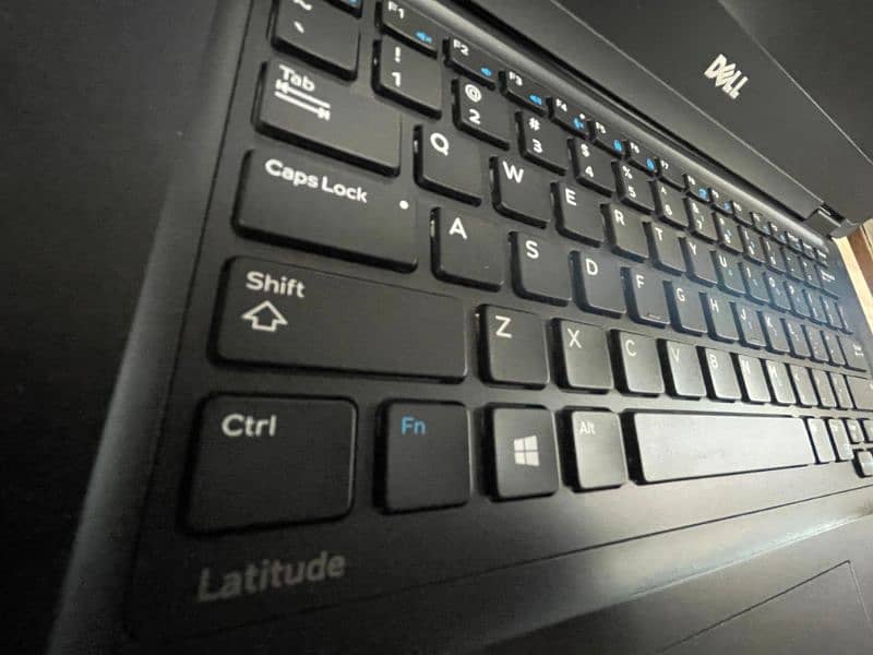 Dell Latitude 5480 i7 7th HQ 8 GB 256 GB M. 2 14" Fhd Imported laptop 16
