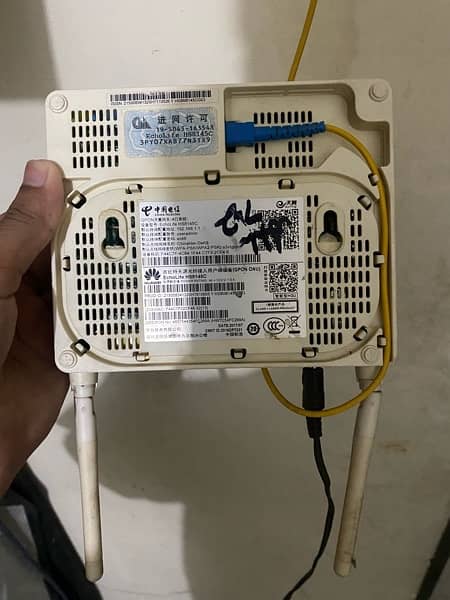 Huawei Internet device with charger 1