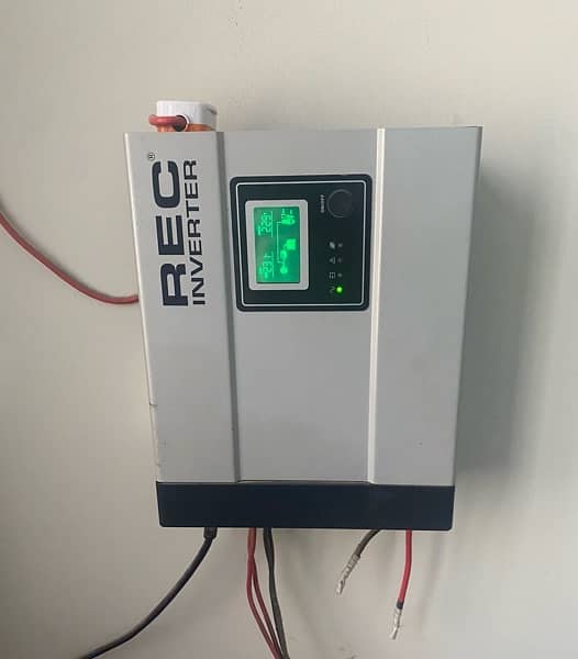 REC 2kilo watt inverter ups hybrid with batteries 1
