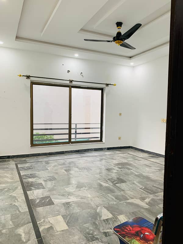 1 Kanal upper portion available of rent 15