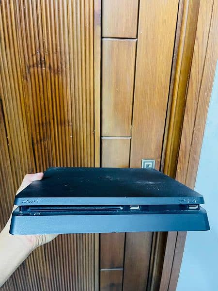 VERY GOOD CONDITION PS4 FOR SALE IN REASONABLE PRICE 4